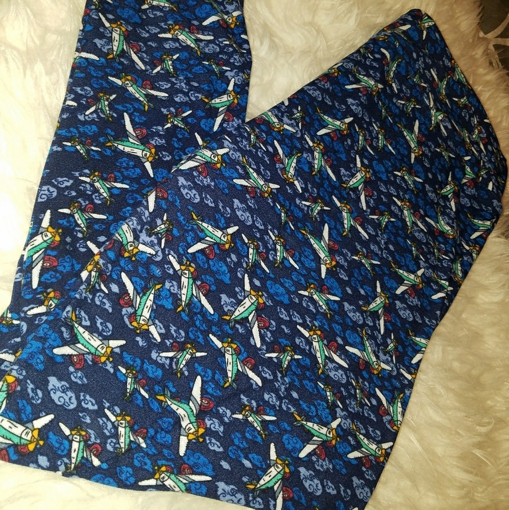 🌵Lularoe tall and curvy airplane leggings